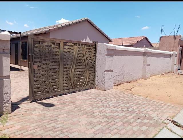 3 BEDROOM HOUSE FOR SALE IN PROTEA GLEN EXT